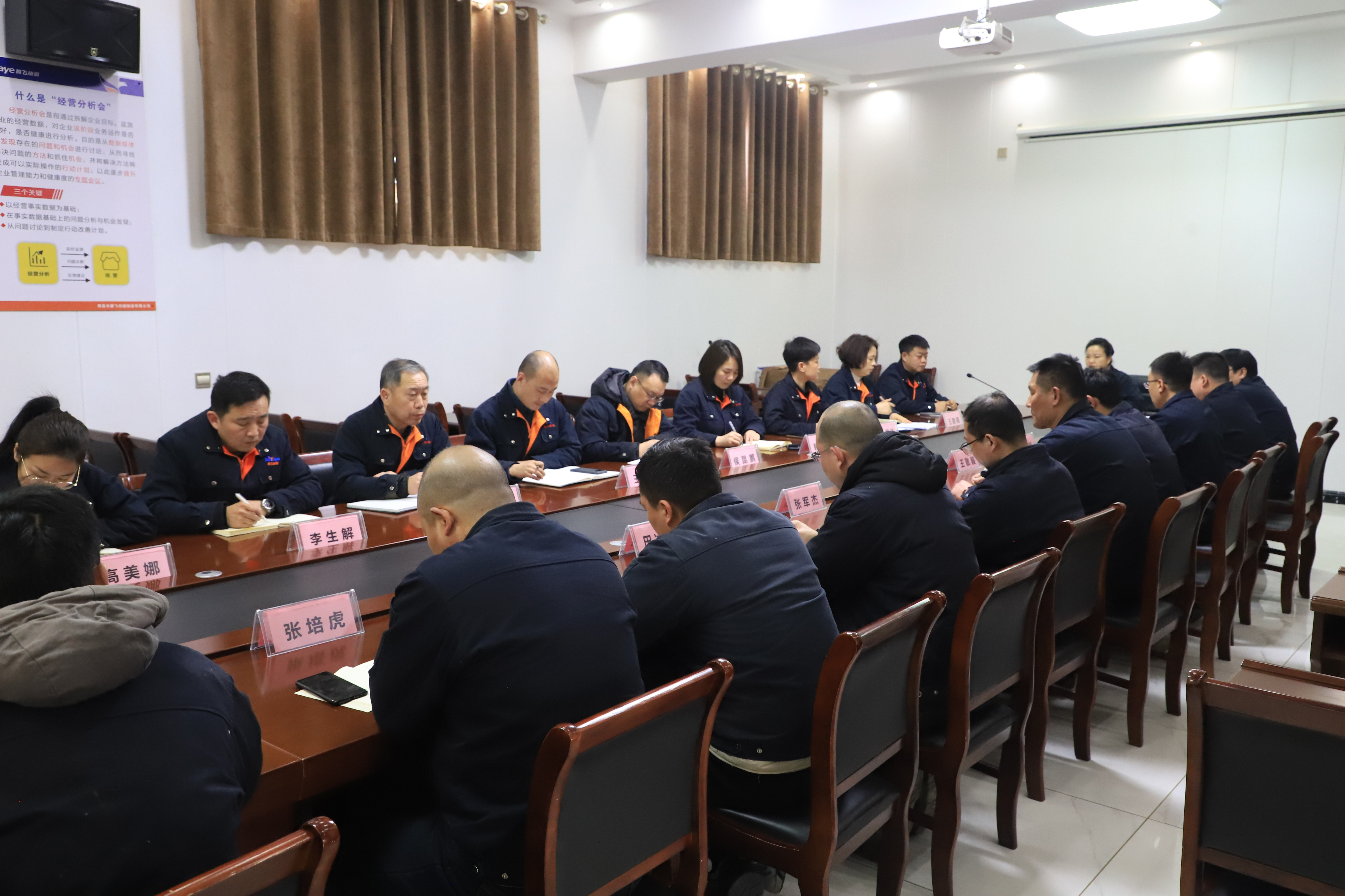 看鑄造：實(shí)力團(tuán)隊共同奮戰(zhàn)